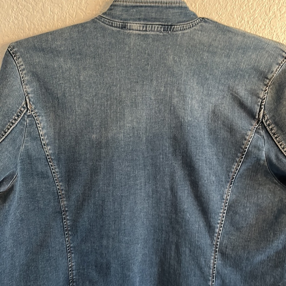 Tommy Hilfiger jean jacket size XXL has stretch with a bit of a flair at bottom - Picture 9 of 13